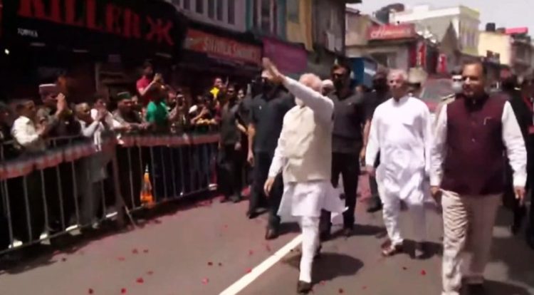 Amid chants of 'Bharat Mata ki Jai', Modi gets rousing reception in Shimla.(photo:Twitter)