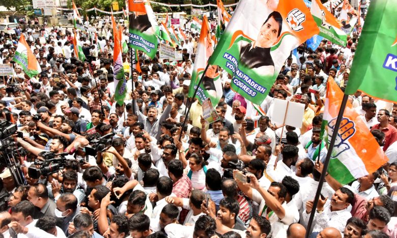 Cong leaders held in K'taka for protesting