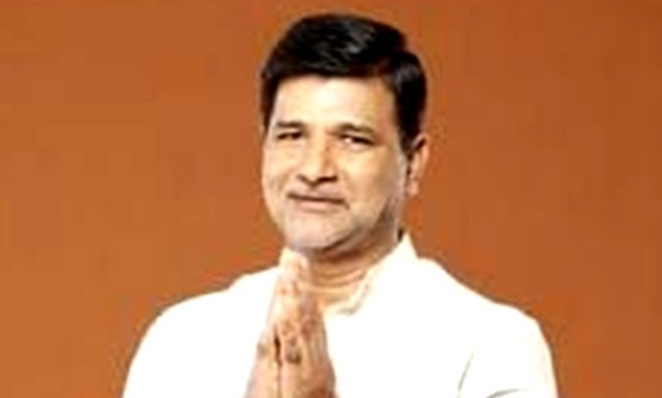 Shiv Sangram Party leader and prominent Maratha activist VINAYAK METR killed in a car crash on the Mumbai-Pune Expressway here on Sunday around 5 am.