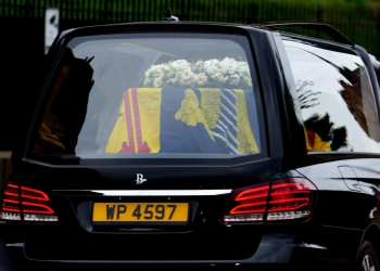 The hearse carrying the coffin of Queen Elizabeth II is seen in Edinburgh, Britain, Sept. 11, 2022. (Photo by Jiang Shuangfeng/Xinhua/IANS)