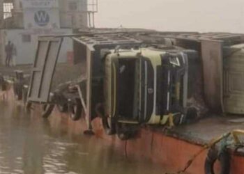 Trucks Fall Ganga