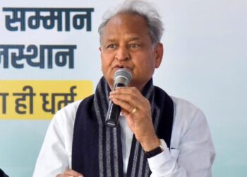 Jaipur : Rajasthan Chief Minister Ashok Gehlot addresses a press conference in Jaipur on Saturday, December 17, 2022. (Photo:Ravi shankar vyas/IANS)