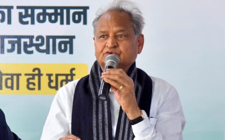 Jaipur : Rajasthan Chief Minister Ashok Gehlot addresses a press conference in Jaipur on Saturday, December 17, 2022. (Photo:Ravi shankar vyas/IANS)