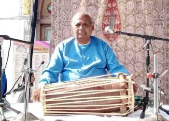 Pakhawaj player Dinesh Prasad dies on stage in Lucknow(twitter)