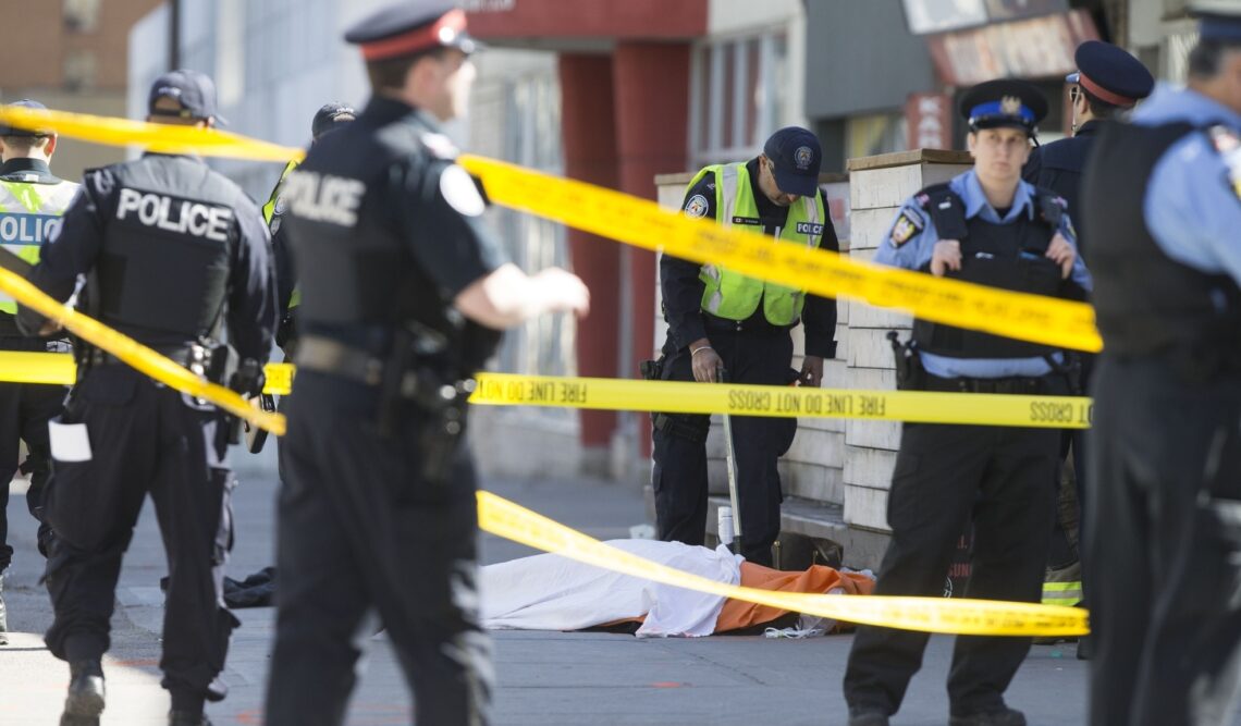 TORONTO, April 24, 2018 (Xinhua) -- Policemen investigate at the site where a van struck pedestrians in Toronto, Canada, April 23, 2018. At least nine people were killed and 16 others injured after a van plowed into pedestrians in Toronto's northern suburbs on Monday, police said. (Xinhua/Zou Zheng/IANS)