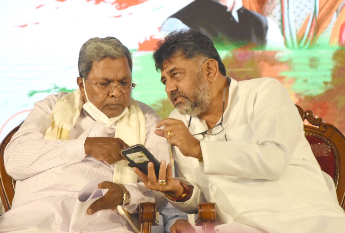 Bengaluru:Former CM Siddaramaiah and DK SHivakumar,President of KPCC in Bengaluru on Monday 28th March 2022.(PHOTO:IANS)