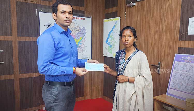 Odisha Govt Extends Financial Aid To Bonda Girl Toiling As Daily Wager To Meet Study Expenses