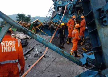 Crane Crash Thane