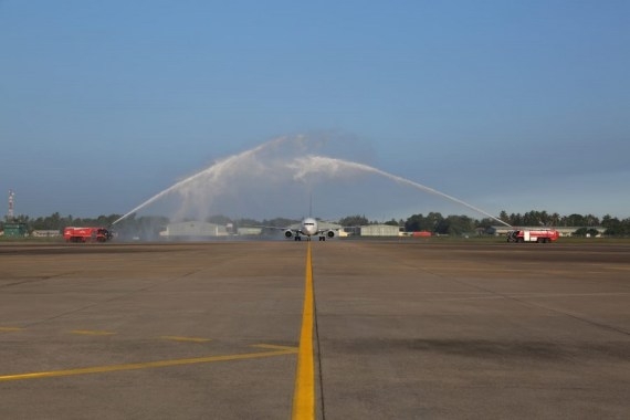 An Oman Air flight arrives at the Bandaranaike International Airport in Katunayake, Sri Lanka, on Jan. 21, 2021. (Xinhua)