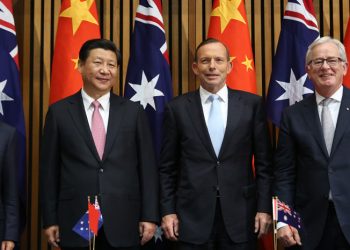 Prime Minister and Andrew Robb signing the Free Trade Agreement with Chinese President Xi and Minister for Commerce Gao Hucheng