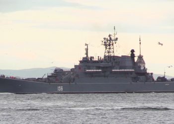 (140304) -- ISTANBUL, March 4, 2014 (Xinhua) -- The Russian warship 156 Yamal passes through the Turkish strait of Bosporus on March 4, 2014. Two Russian warships passed through the Turkish strait of Bosporus early Tuesday, heading toward Ukraine. The two warships have been recalled to the Black Sea due to the situation in Ukraine. They were previously on a Syrian deployment in the Mediterranean Sea. (Xinhua/Lu Zhe)