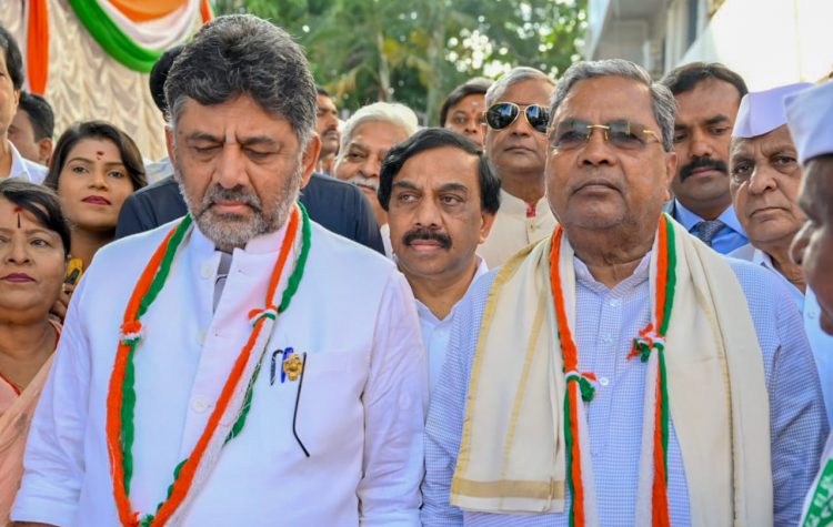 Bengaluru: Karnataka Chief Minister Siddaramaiah with Deputy Chief Minister and State Congress President D K Shivakumar during the Independence Day celebration at Karnataka Pradesh Congress Committee in Bengaluru on Thursday August 15, 2024.(Photo: IANS)