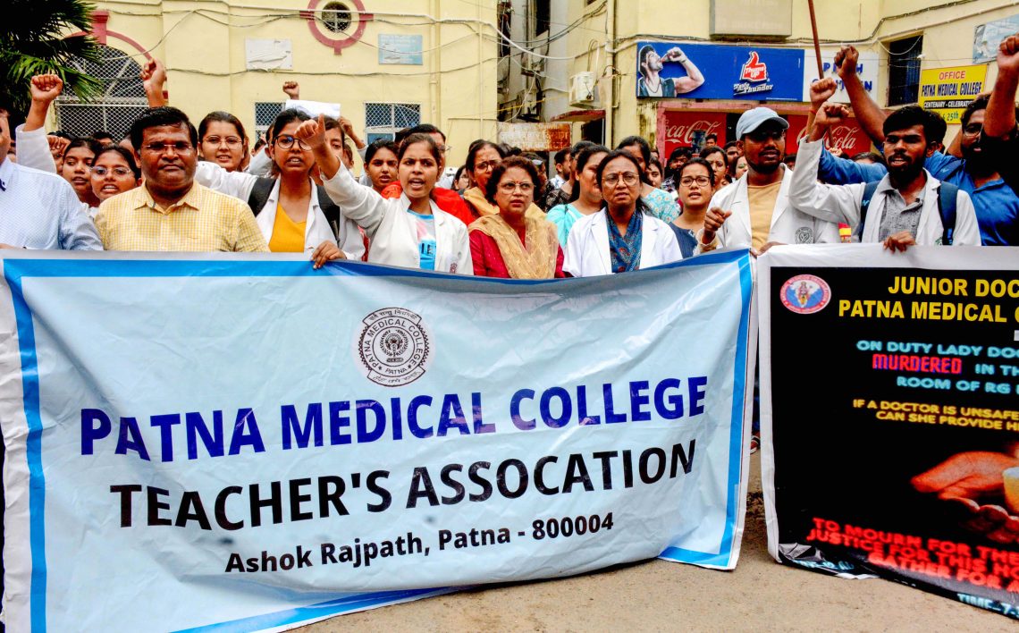 Patna: Doctors raise slogans and stage a protest condemning the rape and murder of a young medic in Kolkata at Patna Medical College in Patna on Tuesday August 13 2024. (Photo: IANS/Indrajit Dey)