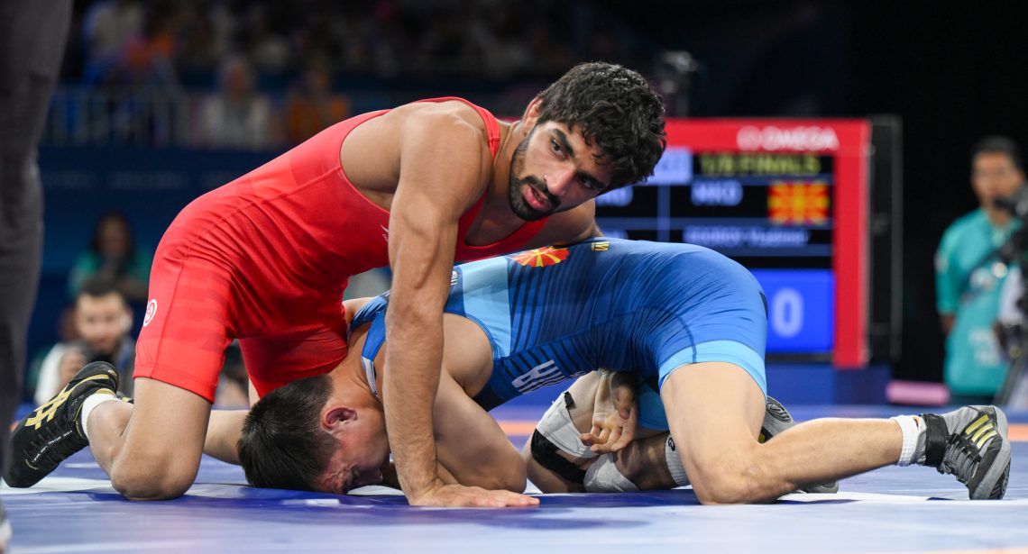 Paris: India's Aman Sehrawat and North Macedonia's Vladimir Egorov compete in the round of 16 of the men's freestyle 57kg wrestling match at Champ-de-Mars Arena, during the 2024 Summer Olympics in Paris, France on Thursday, August 08, 2024.(IANS/Biplab Banerjee)