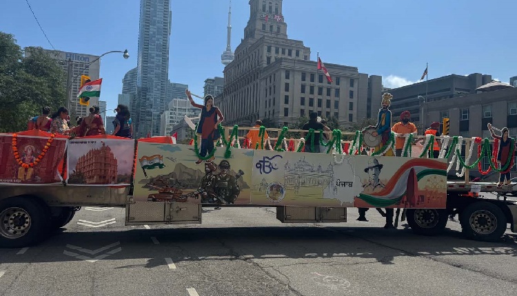 Over 100,000 Join India Independence Day Parade In Toronto | World