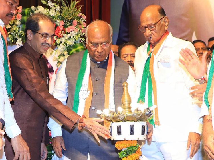 Mumbai: Congress President Mallikarjun Kharge with NCP (SP) chief Sharad Pawar and Shiv Sena (UBT) chief Uddhav Thackeray during "Sadbhavana Diwas" organised on the birth anniversary of former Prime Minister Rajiv Gandhi, in Mumbai on Tuesday, August 20, 2024.(IANS)