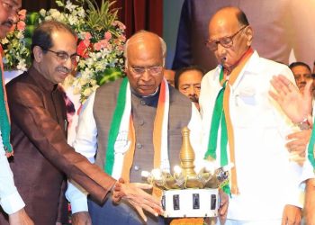 Mumbai: Congress President Mallikarjun Kharge with NCP (SP) chief Sharad Pawar and Shiv Sena (UBT) chief Uddhav Thackeray during "Sadbhavana Diwas" organised on the birth anniversary of former Prime Minister Rajiv Gandhi, in Mumbai on Tuesday, August 20, 2024.(IANS)