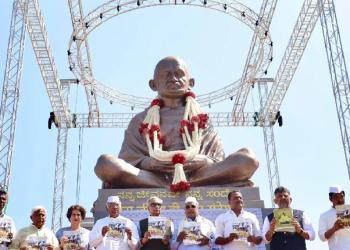 Mahatma Gandhi Statue