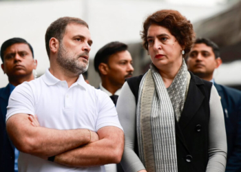 New Delhi: Congress leaders Rahul Gandhi and Priyanka Gandhi Vadra gather to pay their respects as the mortal remains of late former Prime Minister Manmohan Singh arrive at the All India Congress Committee (AICC) headquarters on Saturday, December 28, 2024. (Photo: IANS)