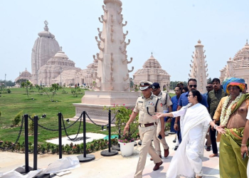 Purba Medinipur: West Bengal Chief Minister Mamata Banerjee visits the newly established Jagannath Temple in Digha to oversee preparations for the grand inauguration on April 30, in Purba Medinipur, on Monday, April 28, 2025. (Photo: IANS)