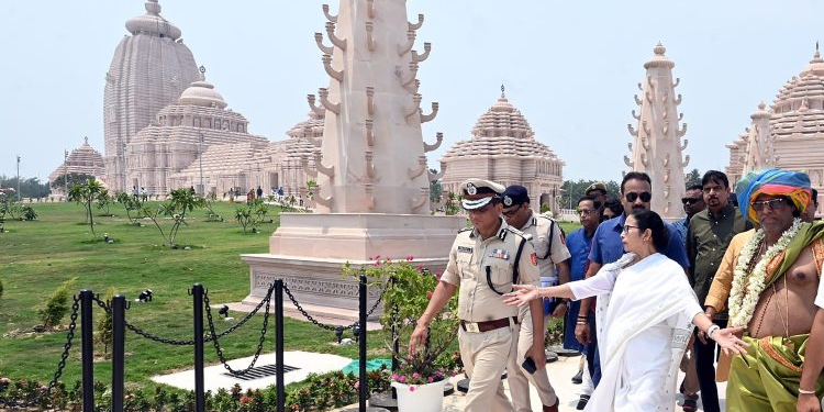Purba Medinipur: West Bengal Chief Minister Mamata Banerjee visits the newly established Jagannath Temple in Digha to oversee preparations for the grand inauguration on April 30, in Purba Medinipur, on Monday, April 28, 2025. (Photo: IANS)