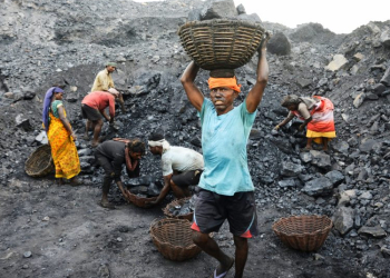Dhanbad: Coal workers at work on the eve of Labour Day, in Dhanbad, Wednesday, April 30, 2025. (Photo: IANS)