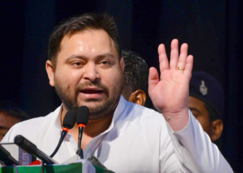 Patna: Rashtriya Janata Dal (RJD) leader Tejashwi Yadav addresses the 'Musahar Bhuiyan' Samvad rally at Sri Krishna Memorial Hall in Patna on Tuesday, April 08, 2025. (Photo: IANS)