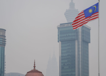 KUALA LUMPUR, Sept. 10, 2019 (Xinhua) -- Buildings are shrouded in haze in Kuala Lumpur, Malaysia, Sept. 10, 2019. Hundreds of schools were closed in Malaysia's Sarawak state after air quality dropped due to the ongoing haze, the state Education Department said on Tuesday. Air quality in several parts of the state were rated as "unhealthy" with the Air Pollution Index reading between 120 and 186 points, according to the country's Department of Environment. (Xinhua/Zhu Wei/IANS)