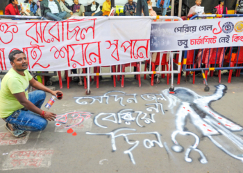 Kolkata: Abhaya Mancha and the Joint Platform of Doctors, West Bengal, hold a demonstration demanding justice for the rape and murder case at RG Kar Medical College in Kolkata on Monday, December 23, 2024. (Photo: IANS/Kuntal Chakrabarty)