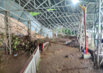 Katra: A landslide near Ardhkuwari injured several pilgrims following heavy rains, in Katra, Jammu, Tuesday, August 26, 2025. (Photo: IANS)