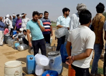 Rewari: People queue up to collect 'miracle' water that they believe is a panacea for several diseases, including diabetes, at Gujriwas village in Haryana's Rewari district, on June 7, 2019. Hundreds of people are visiting the village daily to fetch the water. (Photo: IANS)