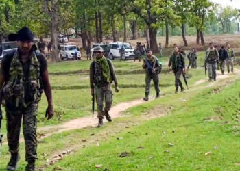 Bokaro: Security personnel return from Lugu Buru forest after a successful encounter in the Lalpania area of Bokaro district, Jharkhand, where eight Maoists were killed during a joint operation on Monday, April 21, 2025. (IANS)