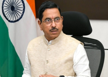 New Delhi: Pralhad Joshi Flags Off Onion Retail Vans