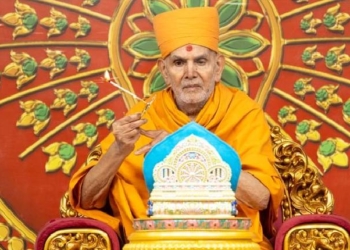 Spiritual Guru Mahant Swami Maharaj