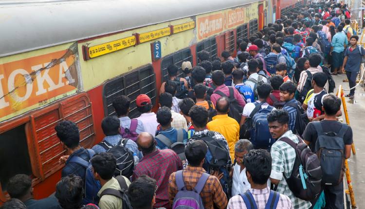 Over 18 Lakh Chennaiites Travel Home For Diwali Celebrations; City Roads, Terminals Witness Huge Rush
