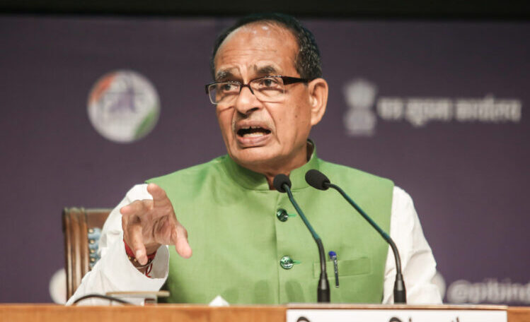 New Delhi: Union Minister for Agriculture and Farmers Welfare & Rural Development Shivraj Singh Chouhan briefs the media on the launch of PM Dhan Dhanya Yojna, Atmanirbharta in Pulses Mission, and inauguration of several projects by Prime Minister Narendra Modi, at NMC in New Delhi on Thursday, October 9, 2025. (Photo: IANS/Prem Nath Pandey)