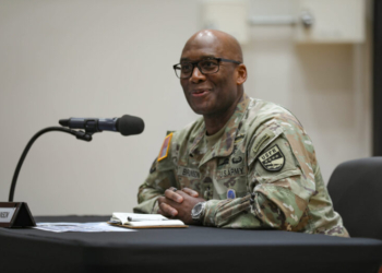 ÁÖÇÑ¹Ì±º»ç·É°ü, ±âÀÚ°£´ãÈ¸
    (¼­¿ï=¿¬ÇÕ´º½º) Á¦ÀÌºñ¾î ºê·±½¼ ÁÖÇÑ¹Ì±º»ç·É°üÀÌ Áö³­ 8ÀÏ °æ±â ÆòÅÃ½Ã Ä·ÇÁ ÇèÇÁ¸®½º¿¡¼­ ±âÀÚ°£´ãÈ¸¸¦ ÇÏ°í ÀÖ´Ù. 2025.8.10 [ÁÖÇÑ¹Ì±º »ç·ÉºÎ Á¦°ø. ÀçÆÇ¸Å ¹× DB ±ÝÁö]
    photo@yna.co.kr/2025-08-10 12:00:10/