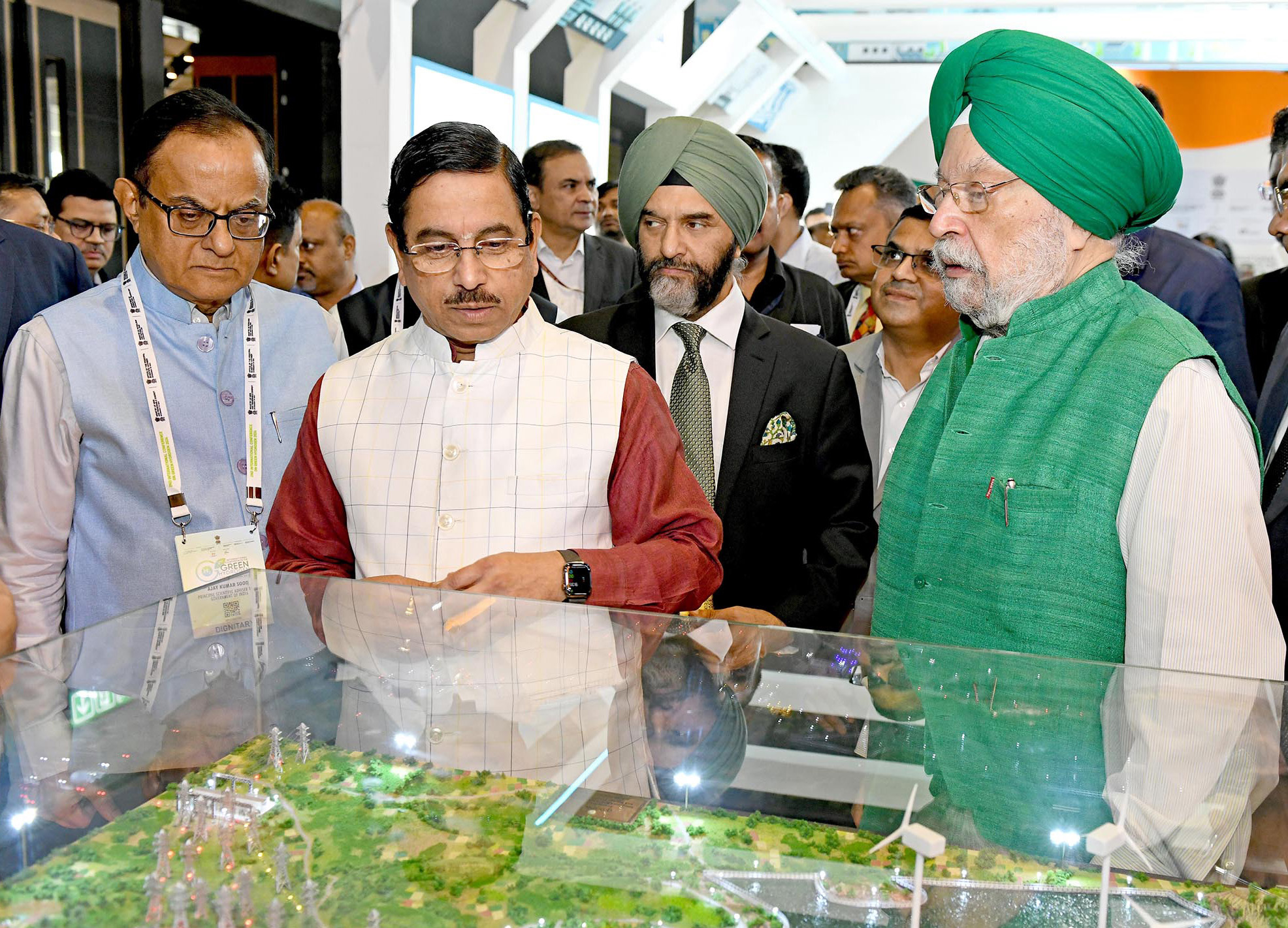 New Delhi: Union Ministers Pralhad Joshi and Hardeep Singh Puri visit the exhibition after attending the inaugural event of the second edition of the International Conference on Green Hydrogen 2024 at Bharat Mandapam in New Delhi on Wednesday, September 11, 2024. (Photo: IANS)
