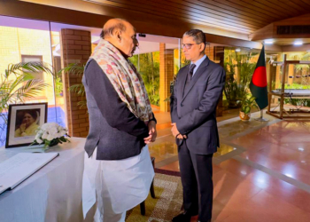 New Delhi: Defence Minister Rajnath Singh meets Bangladesh High Commissioner to India Riaz Hamidullah as he arrives to sign the condolence book at the Bangladesh High Commission, expressing grief over the passing of former Bangladesh Prime Minister and BNP Chairperson Begum Khaleda Zia, in New Delhi on Thursday, January 1, 2026. (Photo: IANS/X/@hamidullah_riaz)