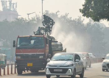 New Delhi: An anti-smog truck sprays mist to settle dust particles as air quality worsens and AQI levels rise amid rising air pollution levels in New Delhi, Monday, November 10, 2025. (Photo: IANS)
