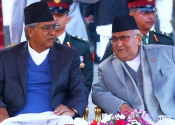 (180215) -- KATHMANDU, Feb. 15, 2018 (Xinhua) -- Prime Minister of Nepal KP Sharma Oli (Front R) and former Prime Minister Sher Bahadur Deuba (Front L) attend the oath ceremony at the President's office in Kathmandu, Nepal, Feb. 15, 2018. Chairman of the Communist Party of Nepal (Unified Marxist-Leninist) (CPN-UML) KP Sharma Oli on Thursday became the 41st Prime Minister of Nepal. (Xinhua/Sunil Sharma) (zf)