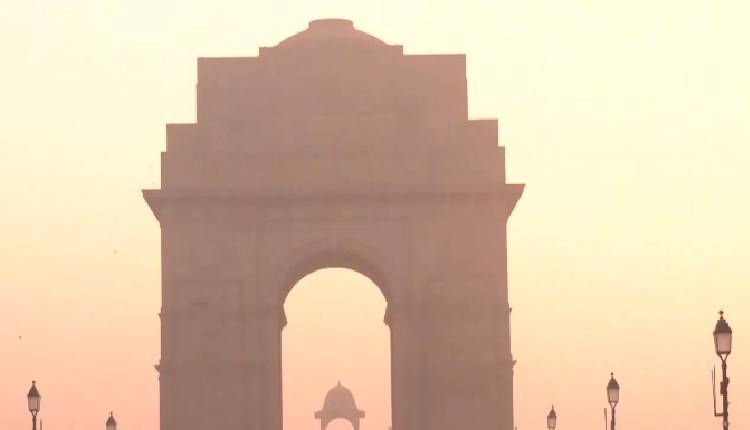 Delhi Residents Wake Up To ‘Poor’ AQI; IMD Predicts Clear Skies, Shallow Fog