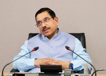 New Delhi: Union Minister Pralhad Joshi chairs a meeting with the Secretaries of the Ministry of New and Renewable Energy and the Ministry of Power, along with renewable energy implementing agencies  Solar Energy Corporation of India and others in New Delhi, Wednesday, February 25, 2026. (Photo: IANS/X/@JoshiPralhad)
