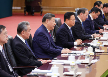 Beijing: Chinese President Xi Jinping (3rd from L) speaks to South Korean President Lee Jae Myung during their summit talks at the Great Hall of the People in Beijing on Jan. 5, 2026. (Photo: Yonhap via IANS)