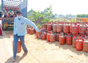 Birbhum: A man carries an LPG cylinder from a tempo amid ongoing supply disruption in Birbhum on Wednesday, March 11, 2026. Authorities have been monitoring distribution as shortages linked to West Asia-related fuel pressure affect multiple cities. (Photo: IANS)
