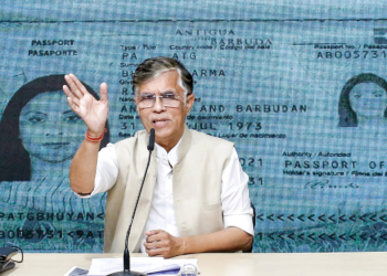 New Delhi: Chairman, Media & Publicity Department, and Congress leader Pawan Khera addresses a press conference at the AICC Office, 24 Akbar Road, in New Delhi, Sunday, April 05, 2026. (Photo: IANS/Wasim Sarvar)