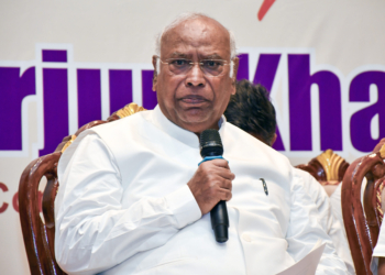 Chennai: Congress President Mallikarjun Kharge addresses the media during his visit to Chennai on Tuesday, April 21, 2026. (Photo: IANS)