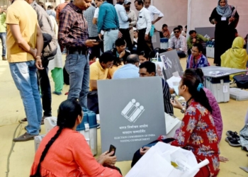 Surat: Polling officials collect the Electronic Voting Machine (EVMs) and other necessary inputs required for the Gujarat Assembly Election, at Katargam balashram school ground in Surat, Gujarat on Wednesday, November 30, 2022. (Photo:  PIB/IANS)