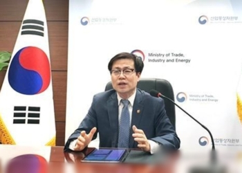 Seoul : Trade Minister Yeo Han-koo holds talks via video links from Seoul.(Yonhap/IANS)