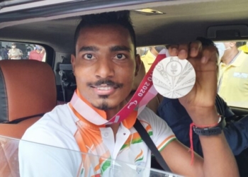 New Delhi : Nishad Kumar Tokyo Paralympics silver medallist for high jump arrived at IGI airport in New Delhi on Tuesday, August 31, 2021. (Photo: Anupam Gautam/ IANS)